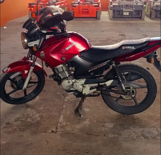 Moto Factor 125 em ótimo estado