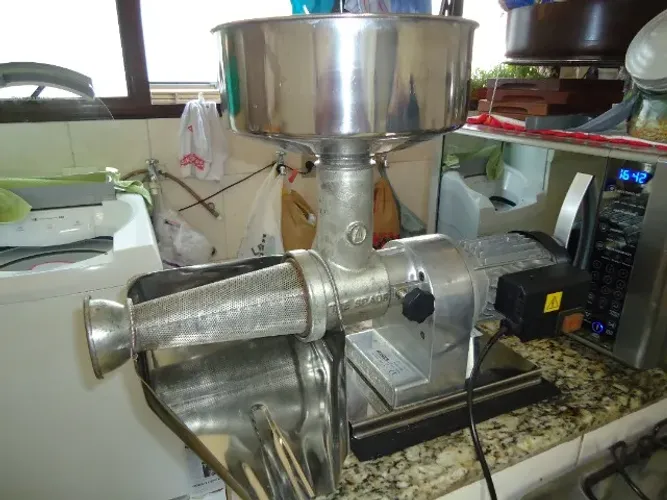 MAQUINA ITALIANA PARA FAZER MOLHO DE TOMATE