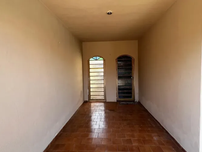 LOCAÇÃO | Casa no bairro Santa Cecília em Pouso Alegre-MG.