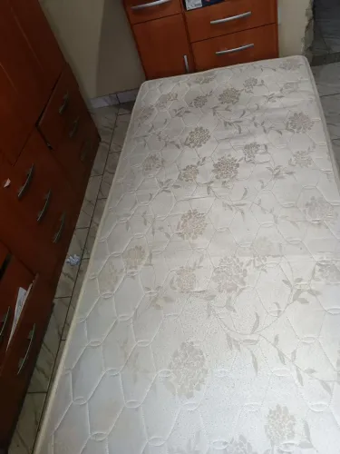 Cama box solteiro. Molas ensacadas.