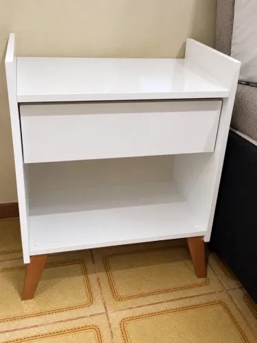 Mesinha de cabeceira