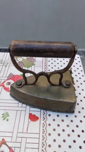 Ferro De Brasa Antigo Em Bronze #av (Usado)