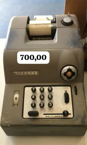 Caixa registradora Olivetti ( relíquia)