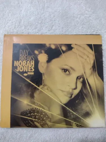 CD NORAH JONES DAY BREAKS