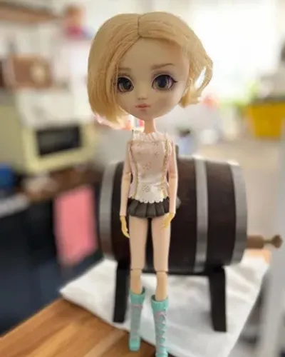 Vendo Boneca Loirinha Passeio Articulada Importada