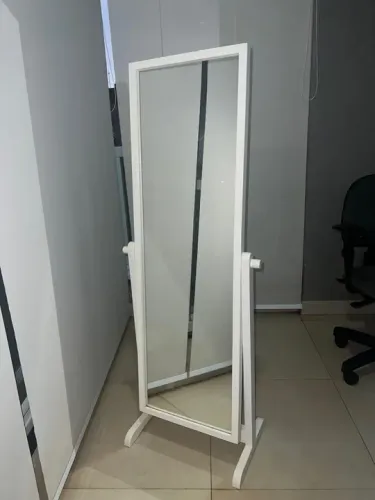 Espelho de corpo inteiro. 0,55 x 1,44 m