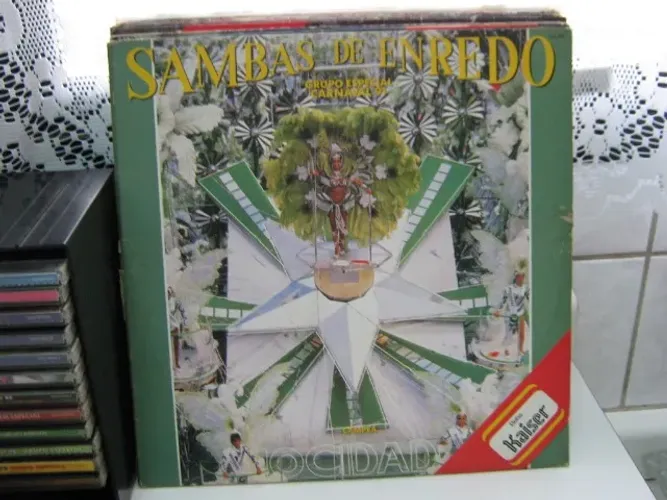 Coleção de Discos / Cds e Fitas Cassete de Sambas de Enredo - 20 LPs +30 CDs + 7 Fitas