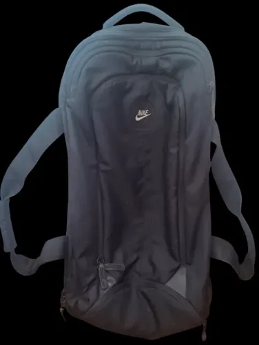 Mala Nike original usada com pequenos defeitos (desgastes), 2 rodas, 4 compartimentos.