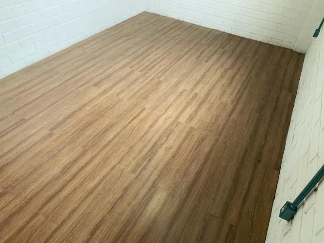 Instalação Rápida de Piso Laminado e Rodapés | Floripa