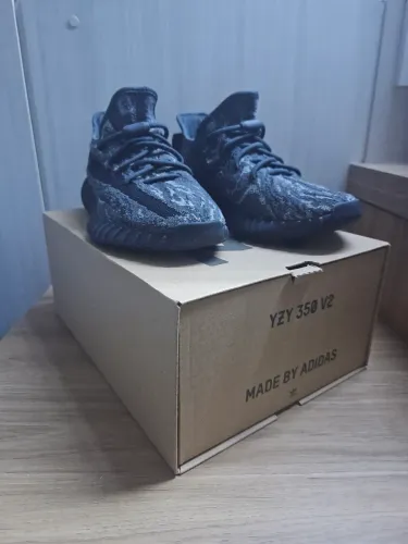 Adidas Yeezy Boost 350 V2 - Preto