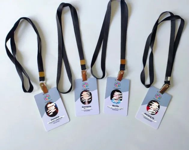 Crachá Personalizado com cordão liso
