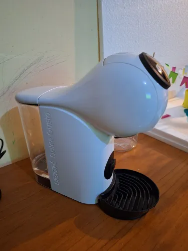 Cafeteira Dolce Gusto Genio + portas cápsulas