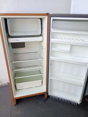Vendo geladeira funcionando perfeitamente 