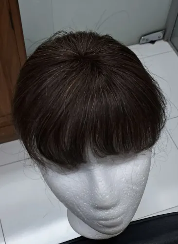 Franja injetada de cabelo humano. 
