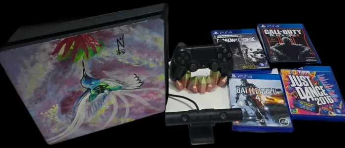 Playstation 4 com jogos, câmera e controle. Recém revisado na SOS Games
