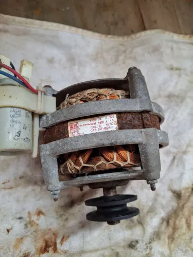 Motor de tanquinho de Máquina de Lavar - 1/4 HP - Whirlpool weg