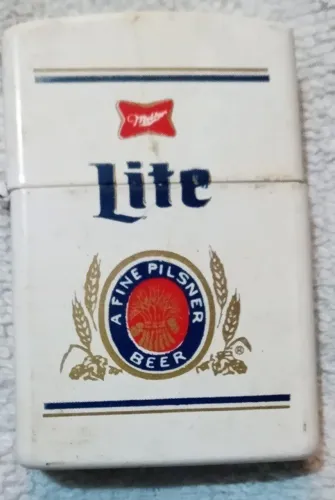 Antigo isqueiro com o logo da cerveja Miller Lite - Anos 80/90 