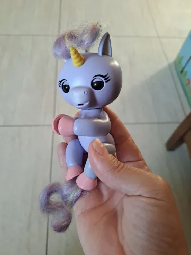 Unicórnio de brinquedo fofo e colorido fingerlings