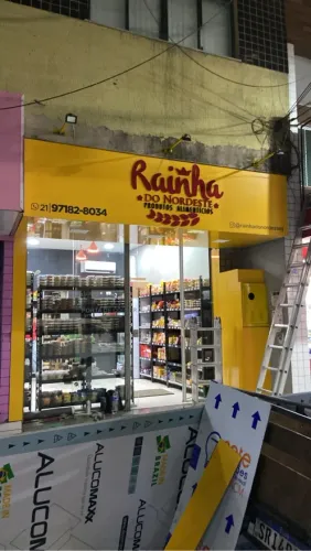 Letreiros e faixadas