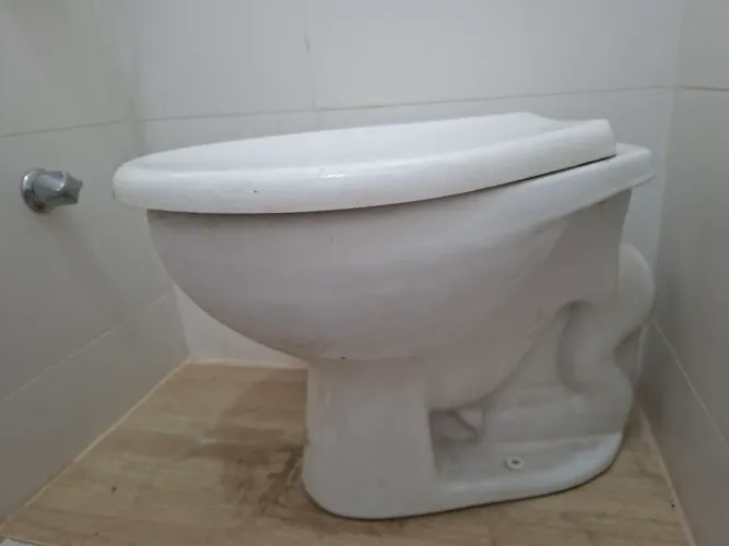 Vaso sanitário com tampa completo