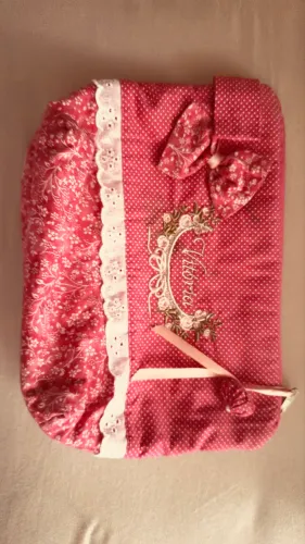 Necessaire rose (pode retirar o nome e bordar outro nome)