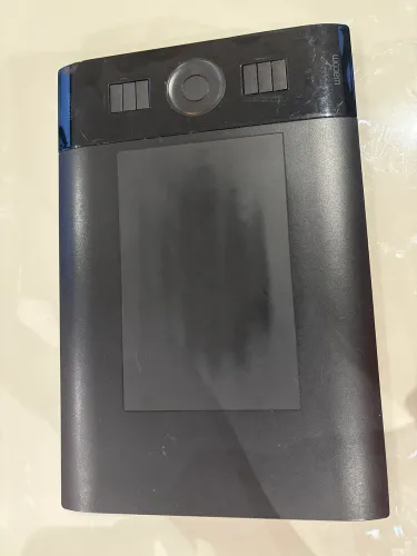 Mesa Digitalizadora Wacom Intuos Ptk-440 sem caneta e cabos e com suporte