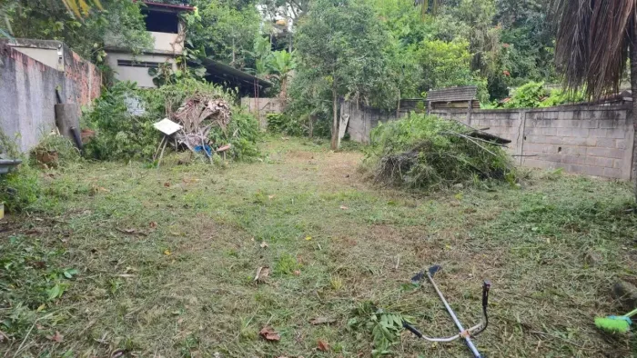 Terreno para fins comerciais no Rio do Ouro, SG