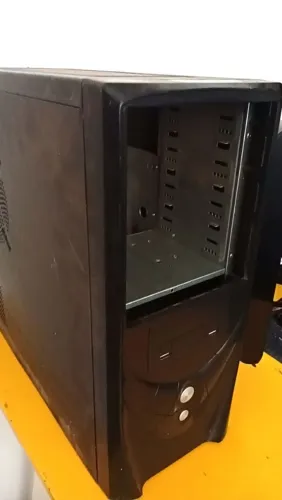 Gabinete Atx Preto Vazio USB frontal SEM Tampas frontais (baia)