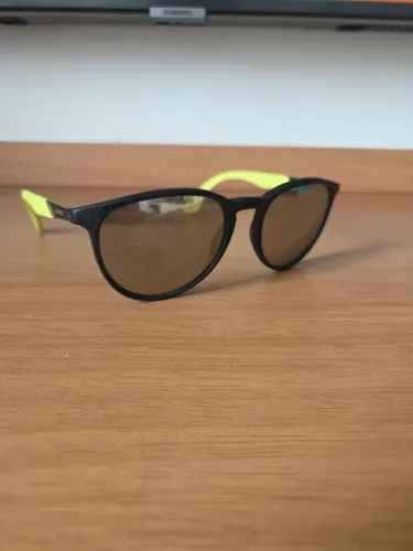 Óculos Carrera com lente espelhada