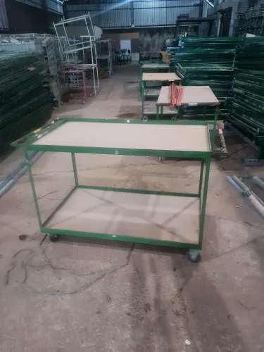 Mesas distribuição e apoio com rodas