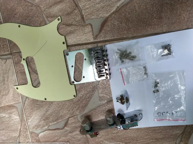 Kit telecaster escudo e ferragem ponte Jack potenciômetro guitarra