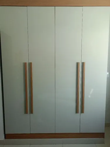 Guarda-Roupa Moderno - Design Elegante