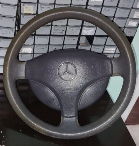 Volante de direção antigo Mercedes Classe A antiga