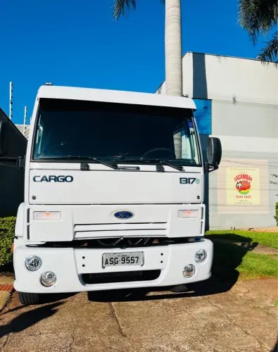 Caminhão Ford Cargo 1317e ano 2010 no chassi e carroceria plataforma