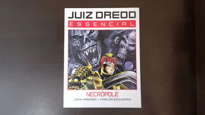 Juiz Dredd Essencial Vol. 4 - Necrópole - HQ Mythos
