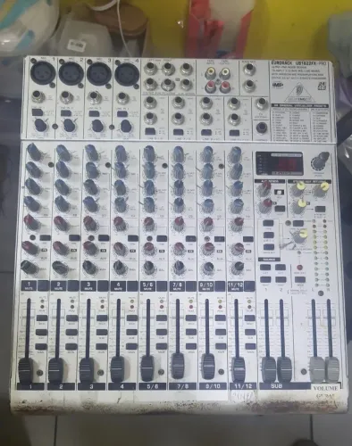 Mesa de Som behringer eurorack ub 1622 fx Pro