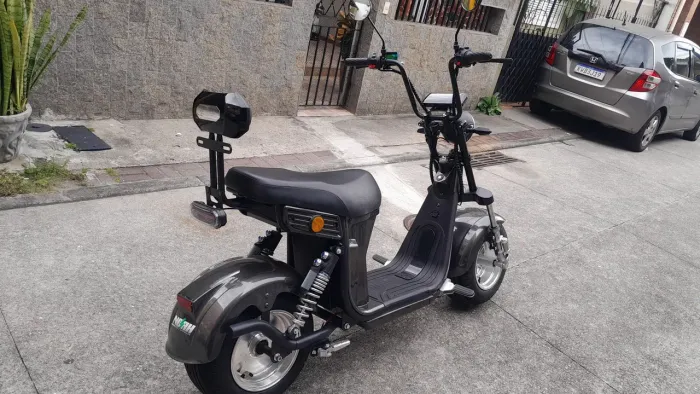 Vendo moto com 3 meses de uso 