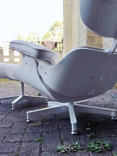 Poltrona Modernista Charles Eames - Design - com banqueta