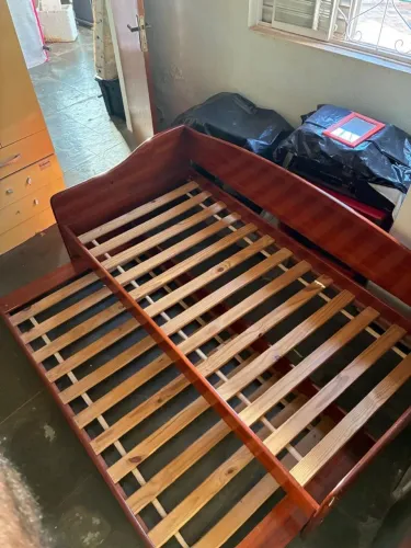 Cama de solteiro com auxiliar