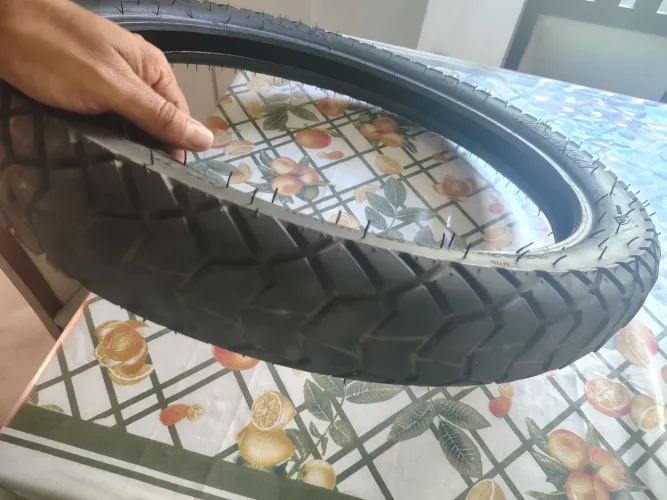 Vendo pneu 90/90 21 para Lander 250 e XRE 300 estado bom