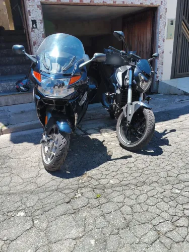 Vendo 2 motos,a BMW k1300gt ,2009,e uma Bajaj dominar 250,2025. Ambas em excelente estado.