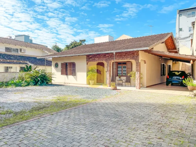 CASA SEMI MOBILIADA PARA LOCAÇÃO COMERCIAL - VILA NOVA - BLUMENAU
