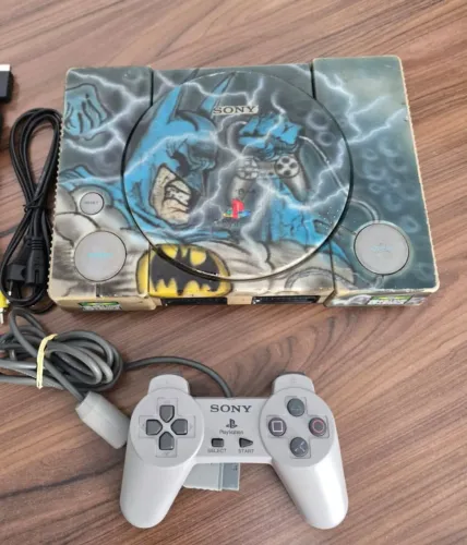 PLAYSTATION 1 FAT - LEITOR MUITO BOM (PERSONALIZADO BATOM)