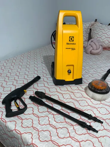 Vendo bomba Eletrolux 1800 PSI muito nova nunca aberta