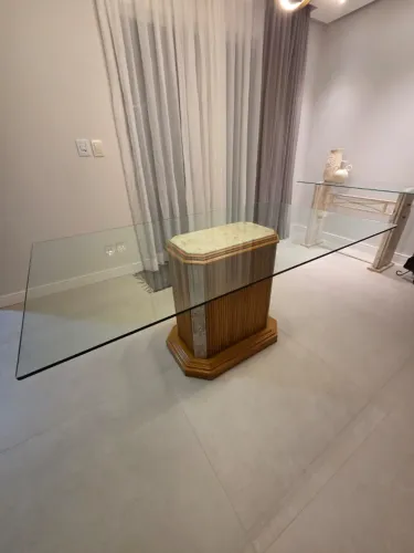 Mesa de jantar de vidro c/ base de madeira e pedra