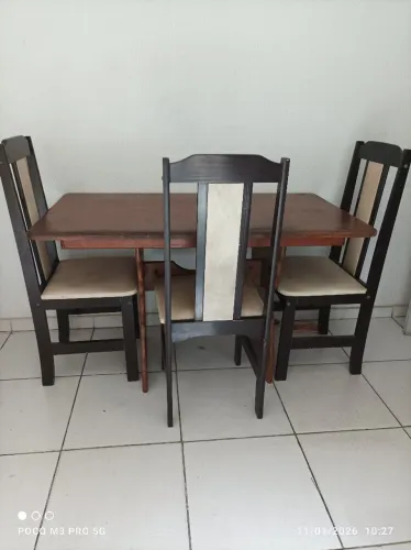 Mesa de madeira Angelim