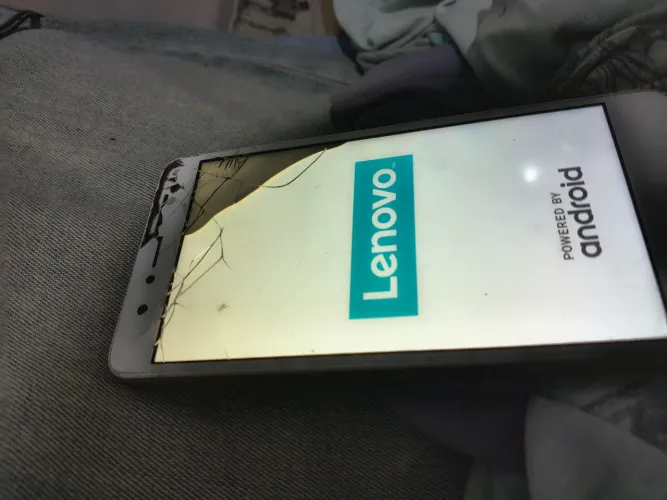 smartphone Lenovo K8 Plus (modelo XT1902-2) tela trincada