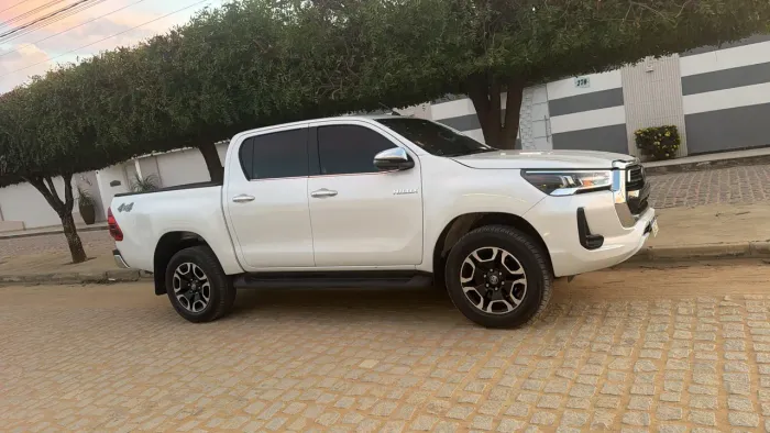 Toyota Hilux CD SRX 4X4 2.8 TDI 16V Diesel Aut. 2023