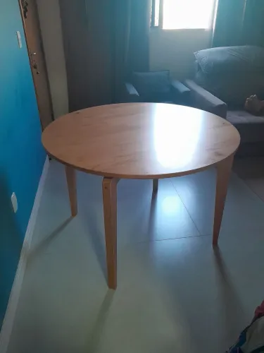 Mesa de madeira maciça