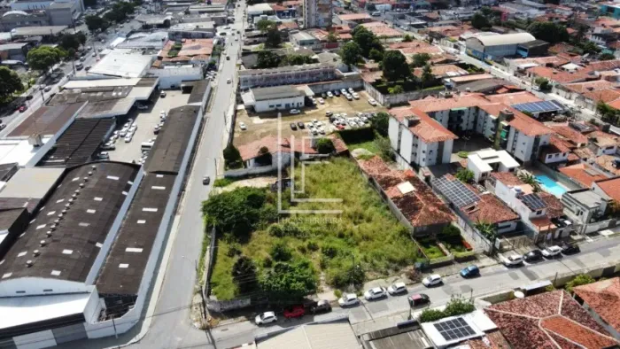 Área de 2.000m² em excelente localização no Farol, na entrada da Avenida Rotary